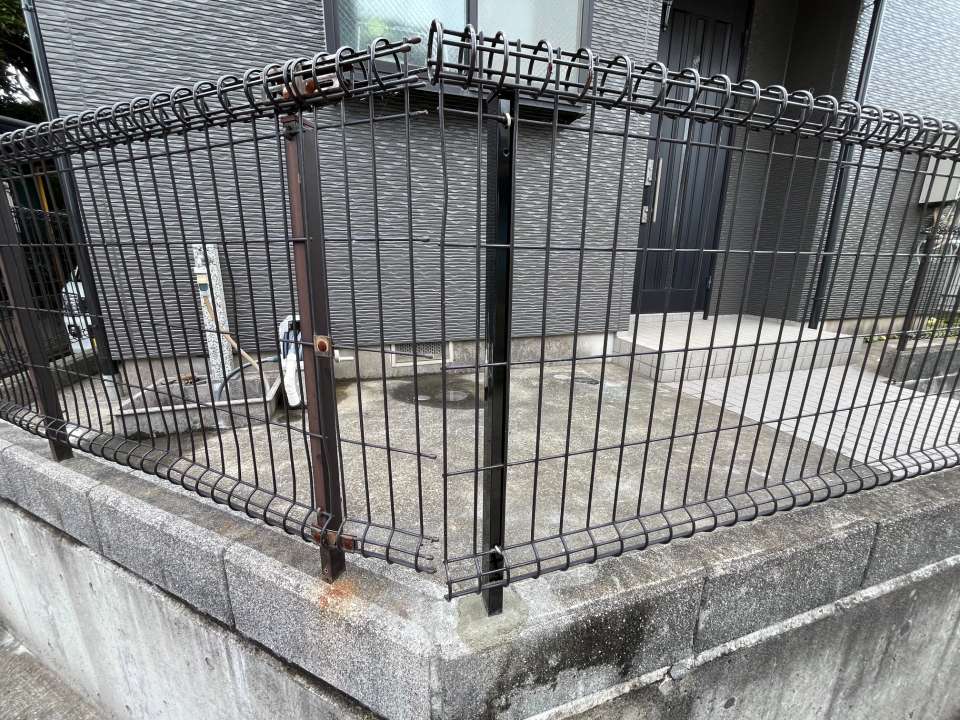 フェンス支柱交換後