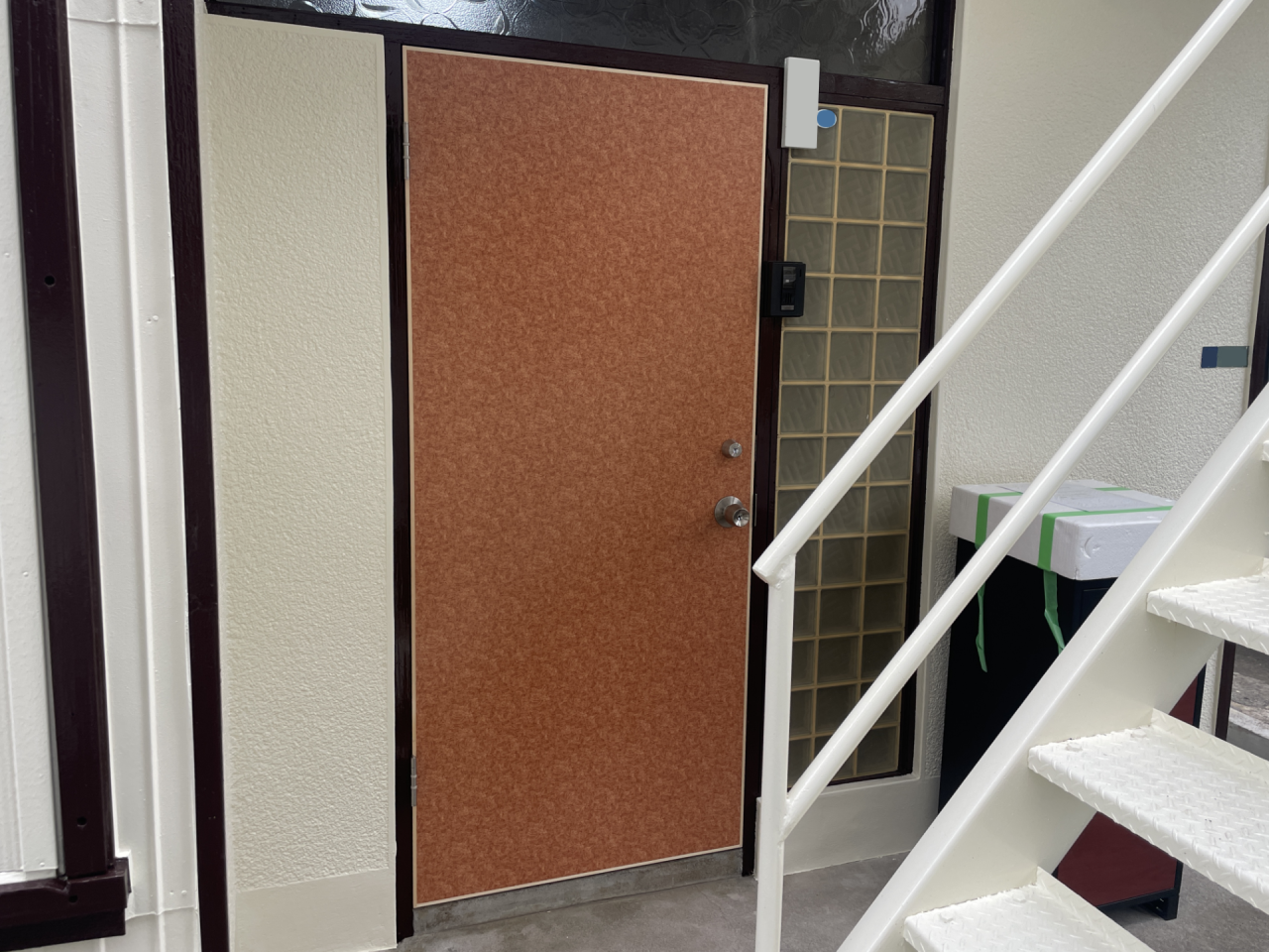 施工後の玄関ドア