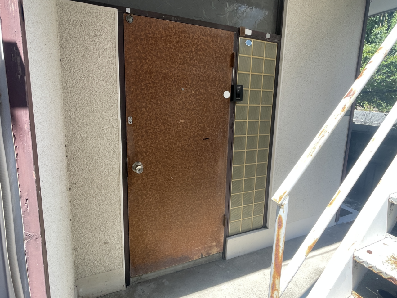 施工前の玄関ドア