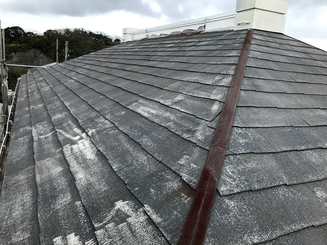 施工前　スレート(コロニアル・カラーベスト)屋根　洗浄後