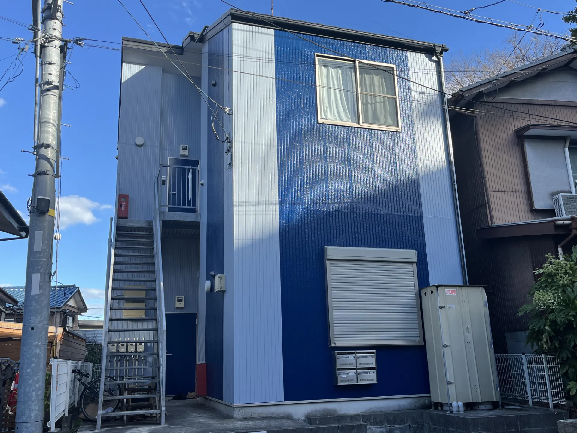 アステックペイントの新色『ブルーグレイ』人気のブルー系ツートンで爽やさがUP。R6.2横須賀市K様所有アパートI