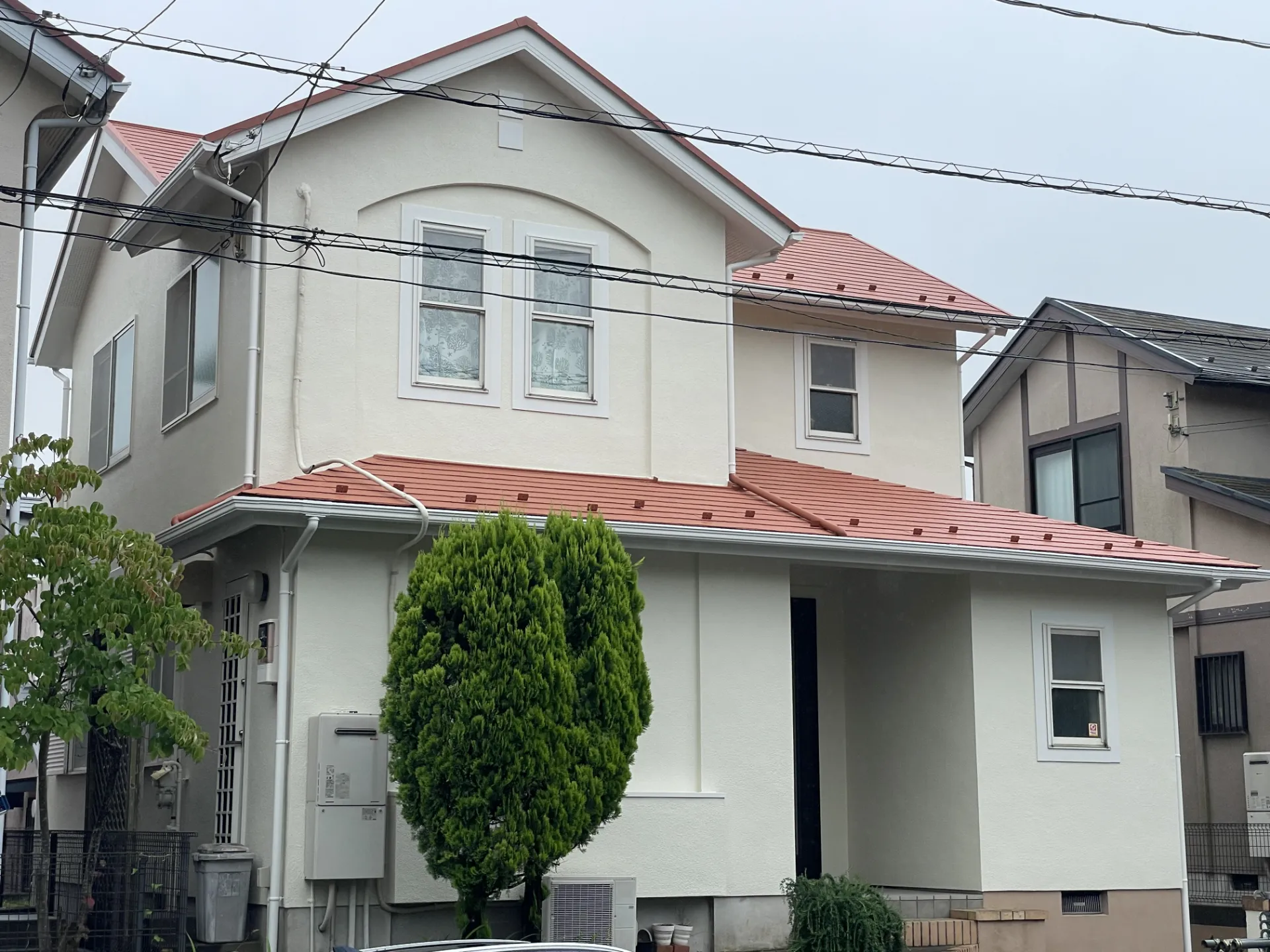 防汚性が高いから、白でも安心。アステックペイント『ブロークンホワイト』で心地よい暮らし♪R7.6横須賀市A様邸