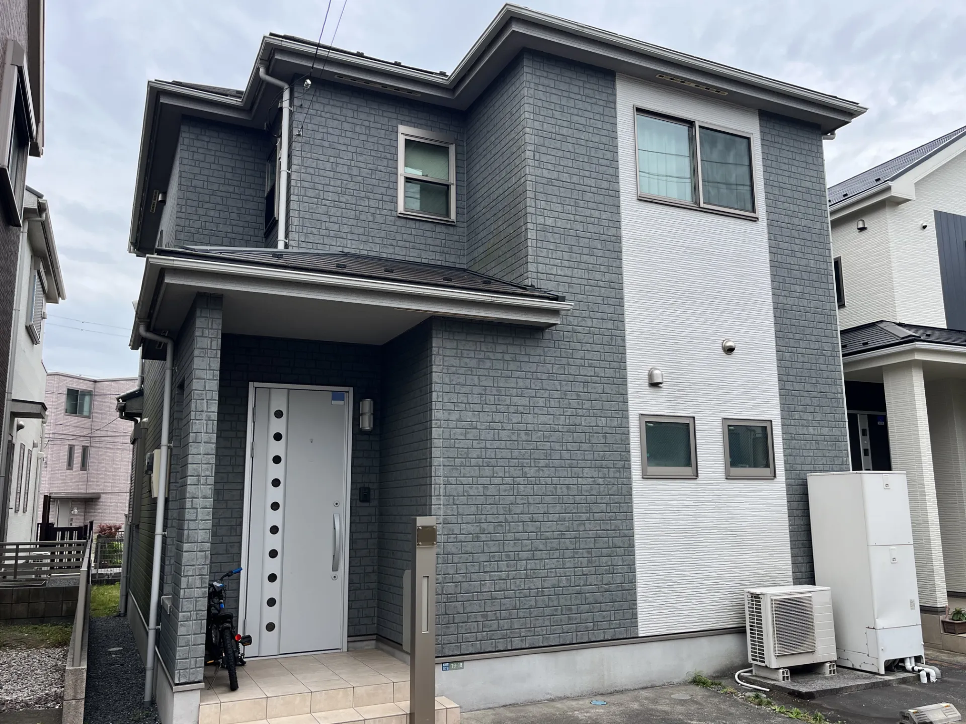 落ち着いた色合いに、夏の安心をプラス。アステックペイント『ニンバス』で遮熱対策も万全。R7.7横須賀市S様邸 | 施工事例 |  横須賀で外壁塗装・屋根塗装を依頼するなら【株式会社市川工務店】