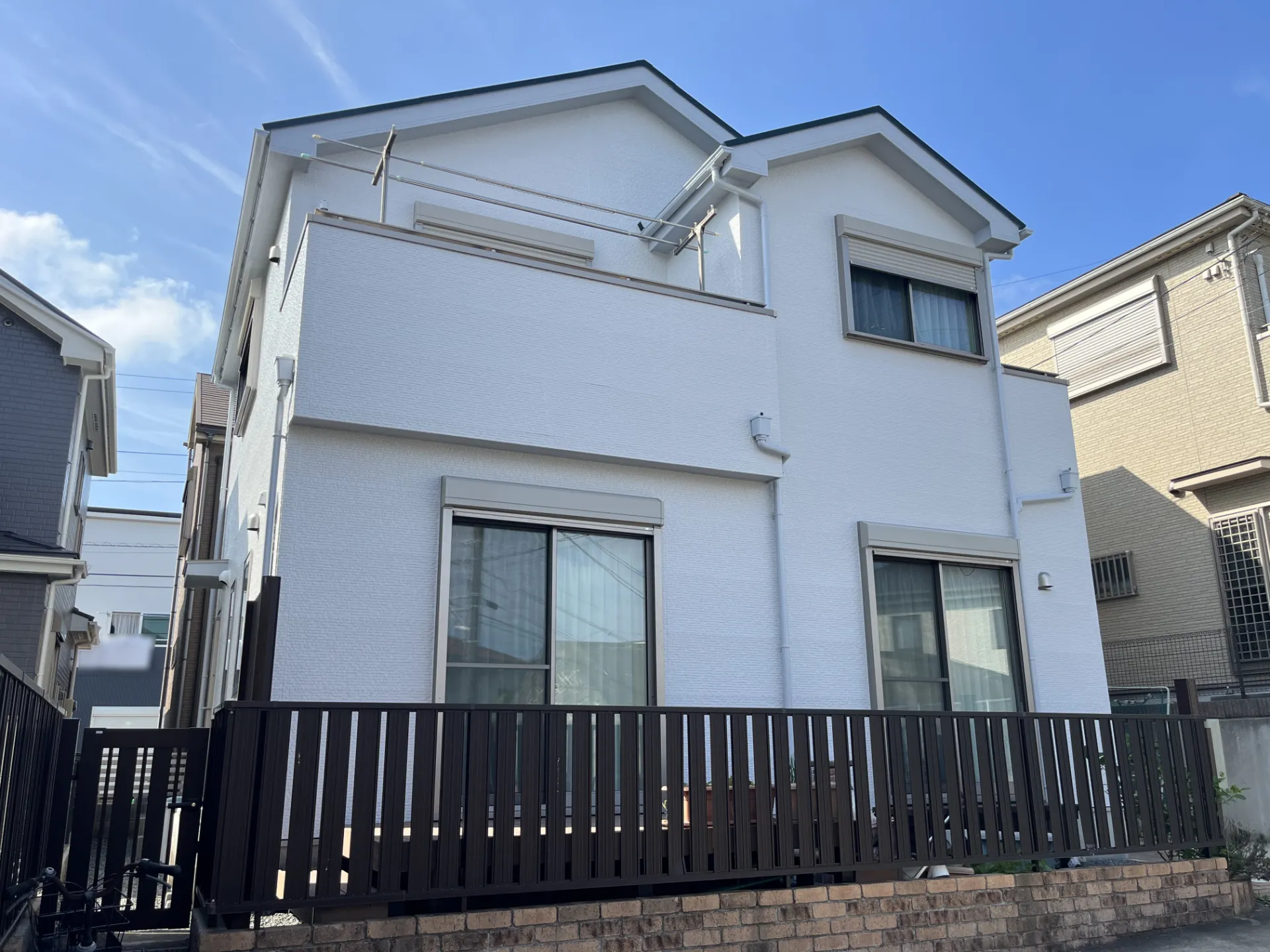 上品なグレーに塗り替え。アステックペイント『パールグレイ』なら遮熱効果と汚れにくさもプラス。R7.8横須賀市T様邸 | 施工事例 |  横須賀で外壁塗装・屋根塗装を依頼するなら【株式会社市川工務店】