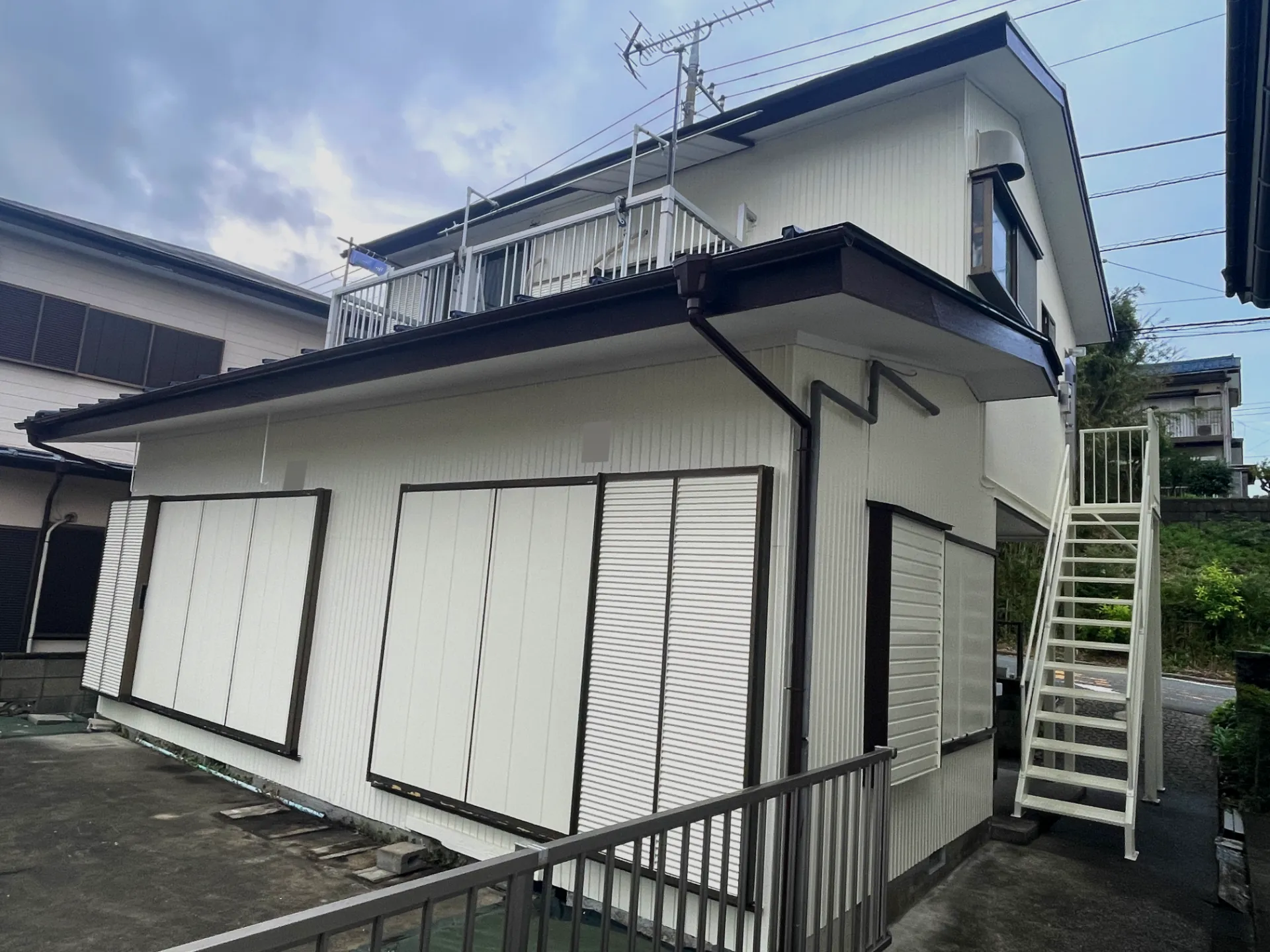 アステックペイント『ホワイトリリィ』で外壁を明るく再生♪キッチンや洗面所も快適になった総合リフォーム。R7.11横須賀市H様邸