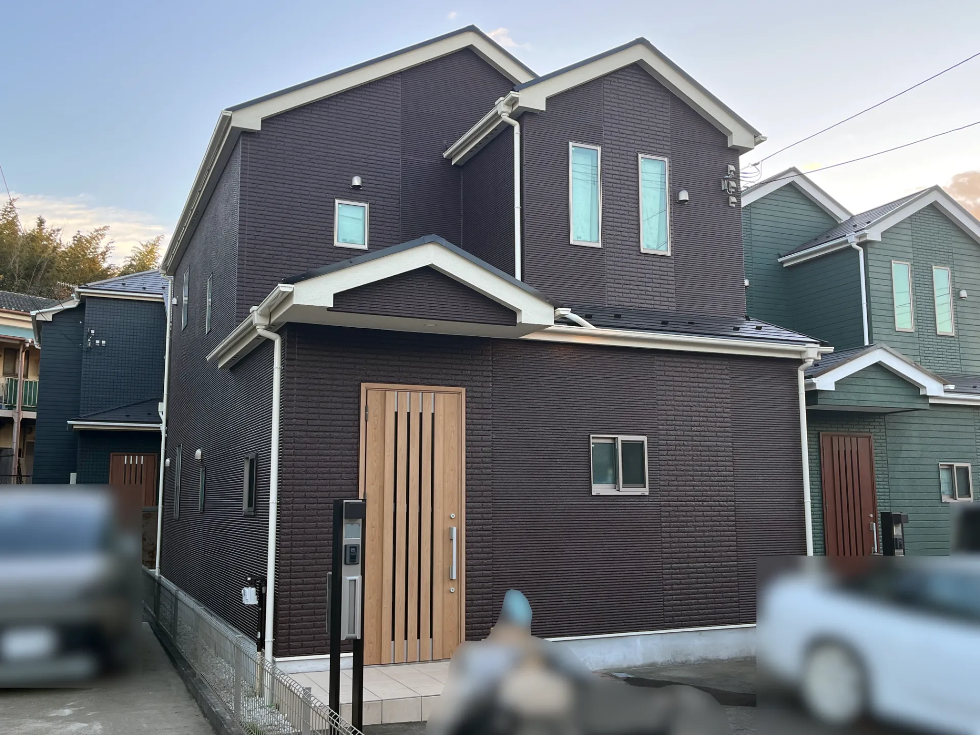 ツートンから落ち着きの一色へ。アステックペイント『ヤララブラウン』で、住まい全体がまとまる心地よい外観に。R7.11横須賀市F様邸