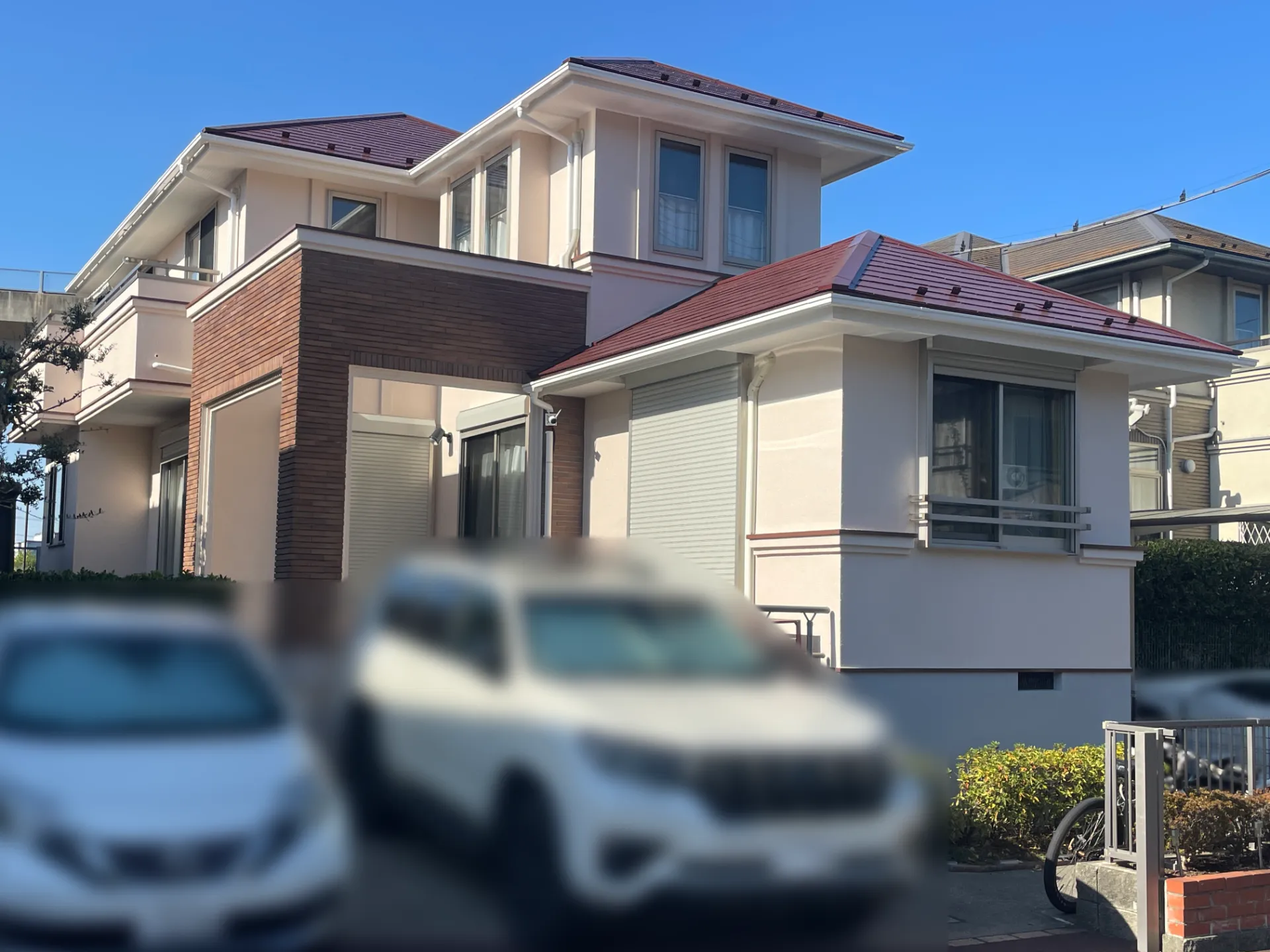 アステックペイント『フォギーオレンジ』のやさしい色味で、さりげなく印象アップ。やわらかな明るさが続く仕上がりに。R7.12横須賀市S様邸