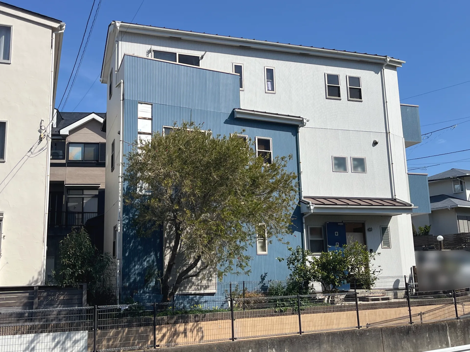 R8.7葉山町S様邸｜サイディング張替え工事 施工前