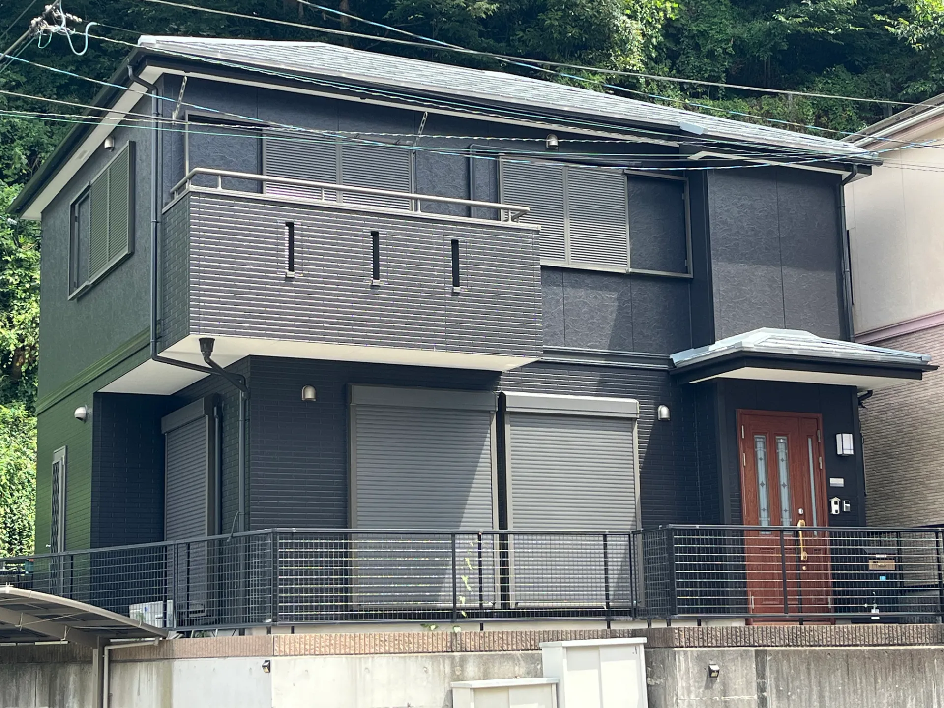 R8.8横須賀市N様邸｜外壁塗装施工後 屋根エコグラーニ ツィードグレー
