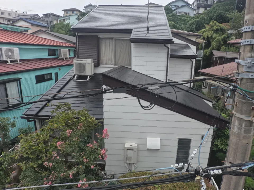 R8.8 横須賀市M様邸｜外壁塗装施工後【屋根】トゥルーブラック