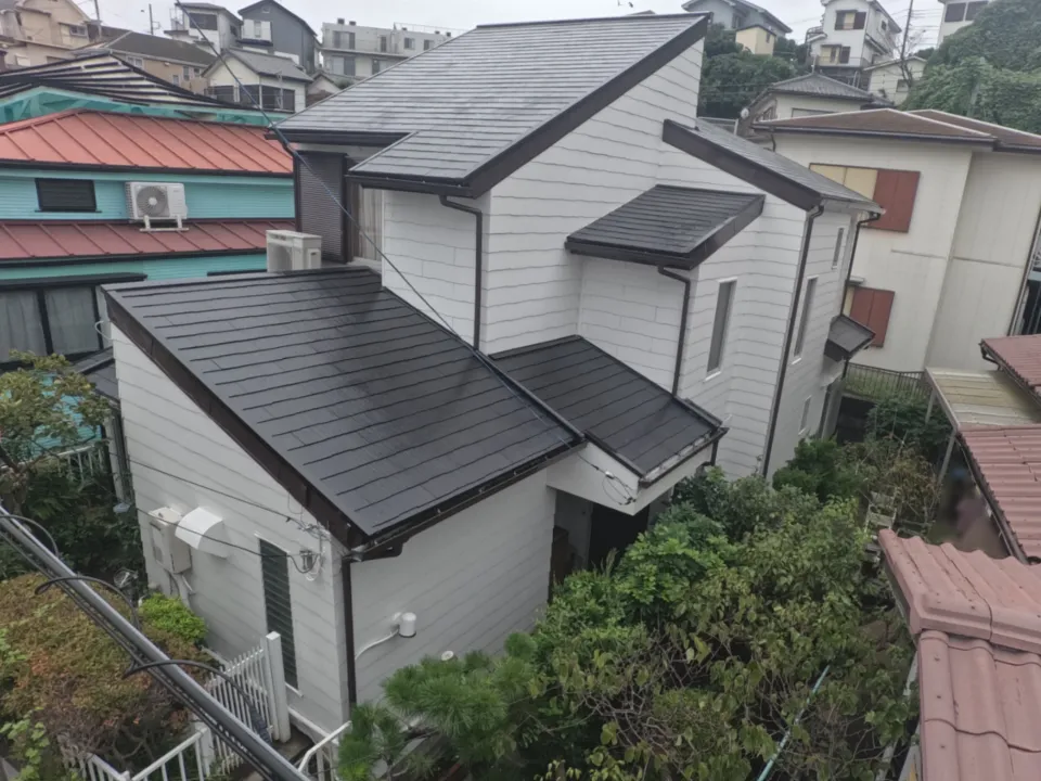 R8.8 横須賀市M様邸｜外壁塗装施工後【屋根】トゥルーブラック